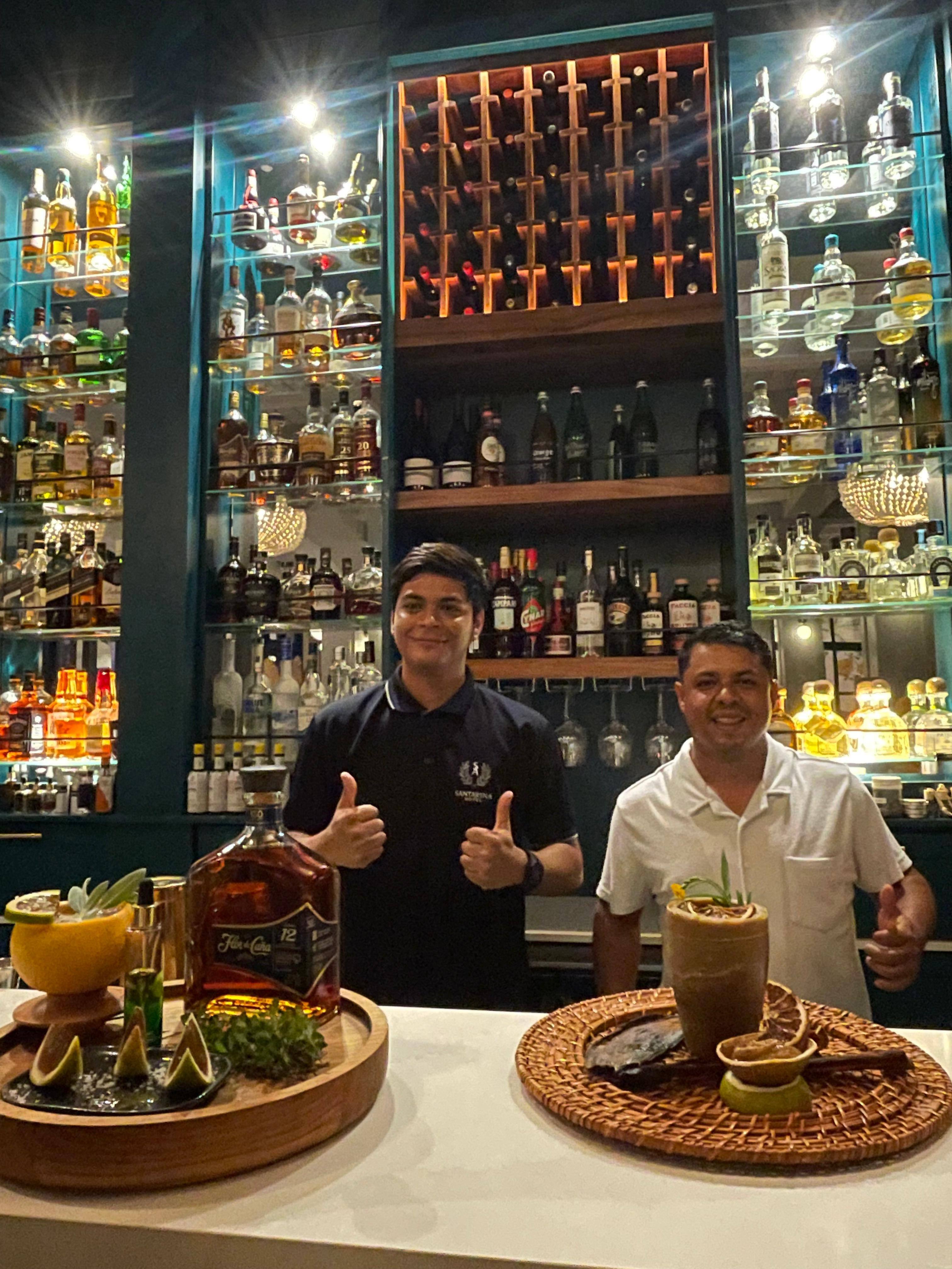 Eliecer Bartender Hotel Santarena