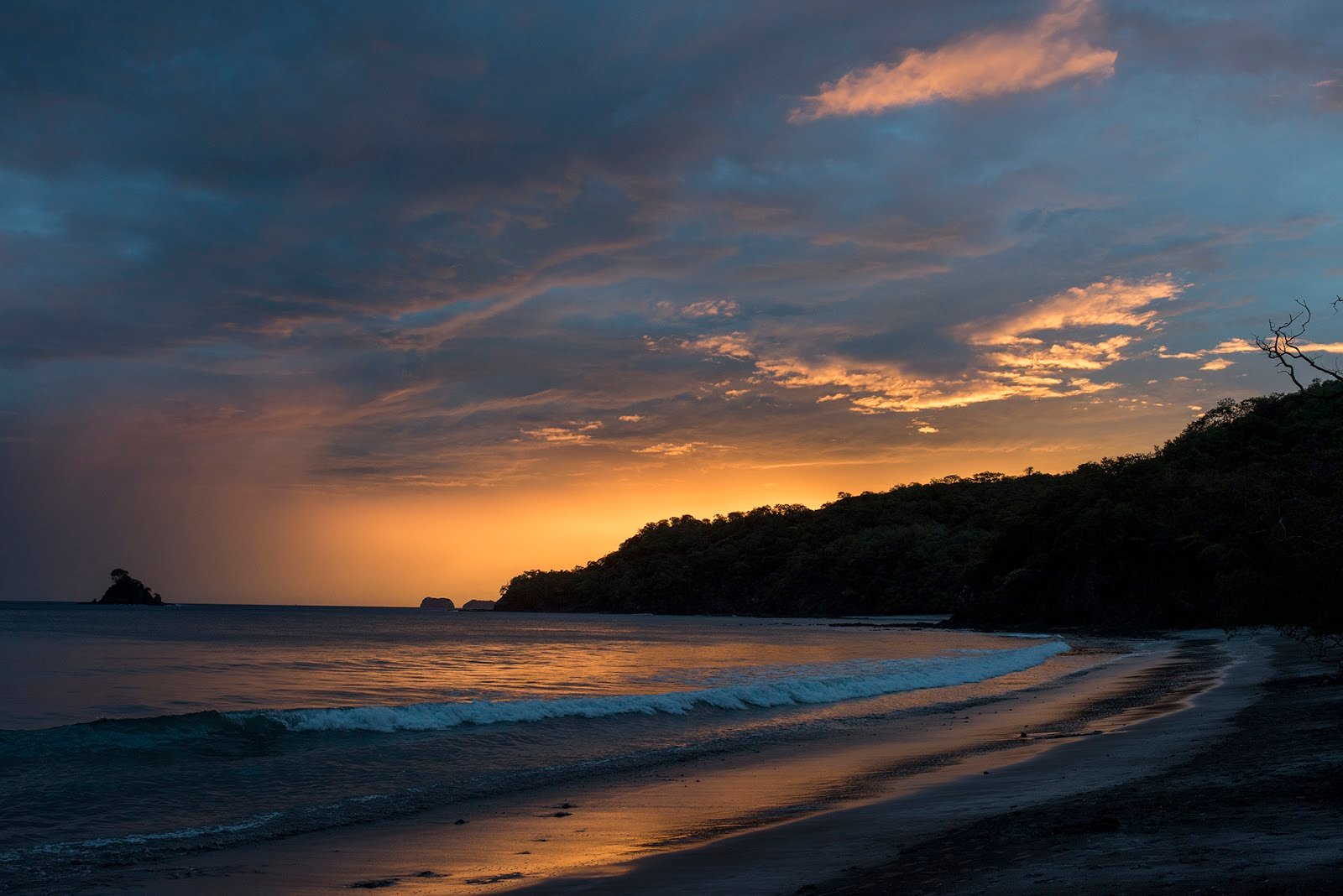 How Homes Embrace Rainy Season in Costa Rica-12