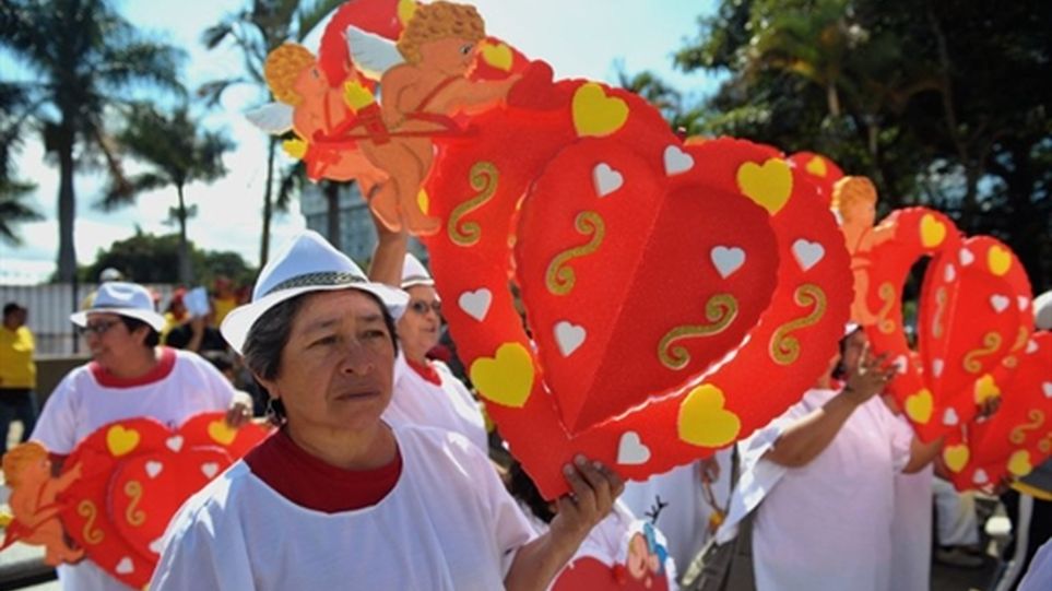 mujeres-guatemala-viejo-desfile-valentin-medima20110212-0012-3_orig
