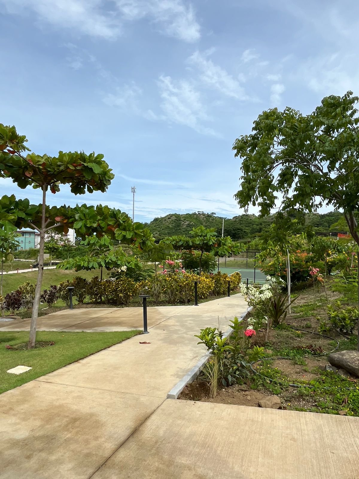 strollable paths at LC